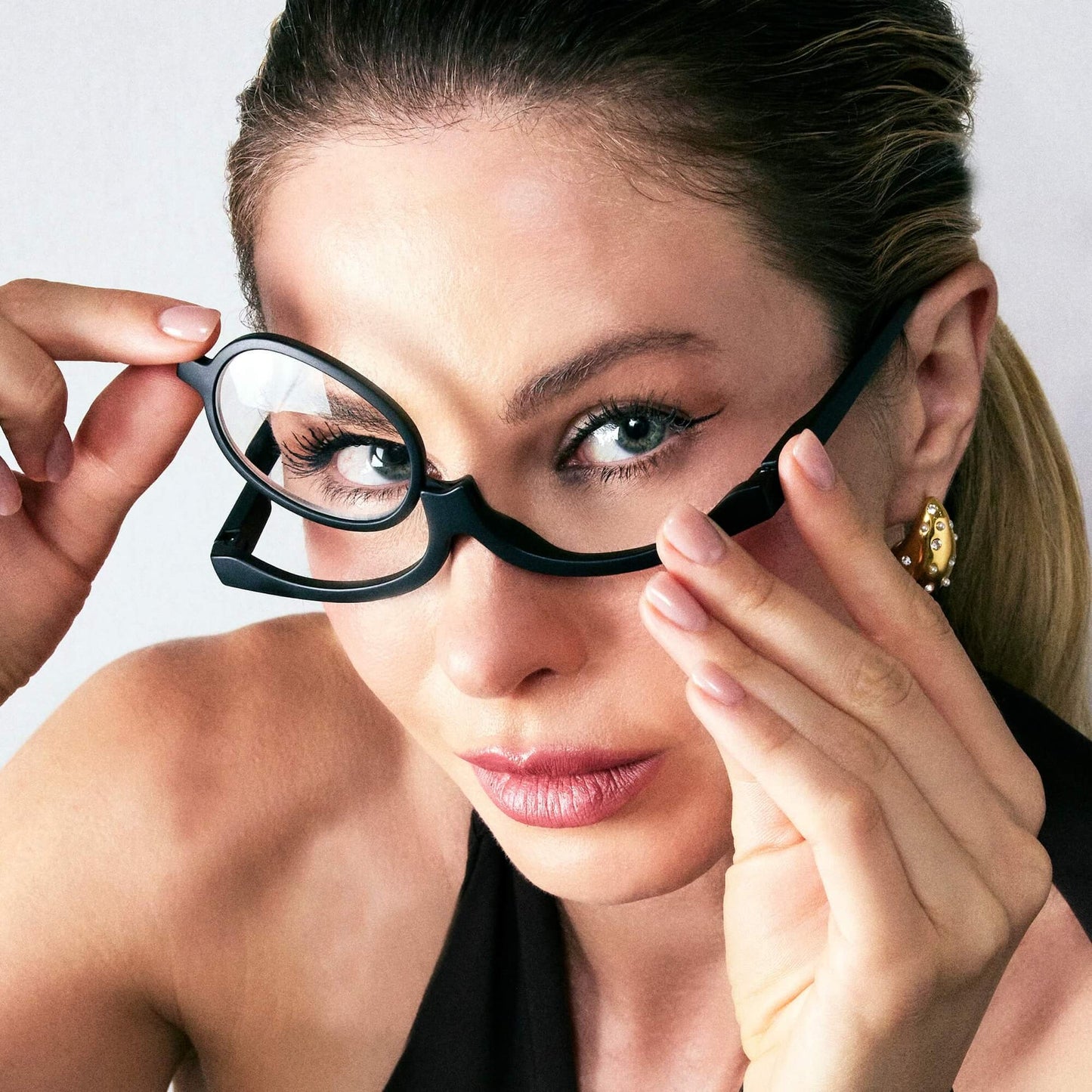 MAKEUP READER™ | ZIE WEER ELK DETAIL